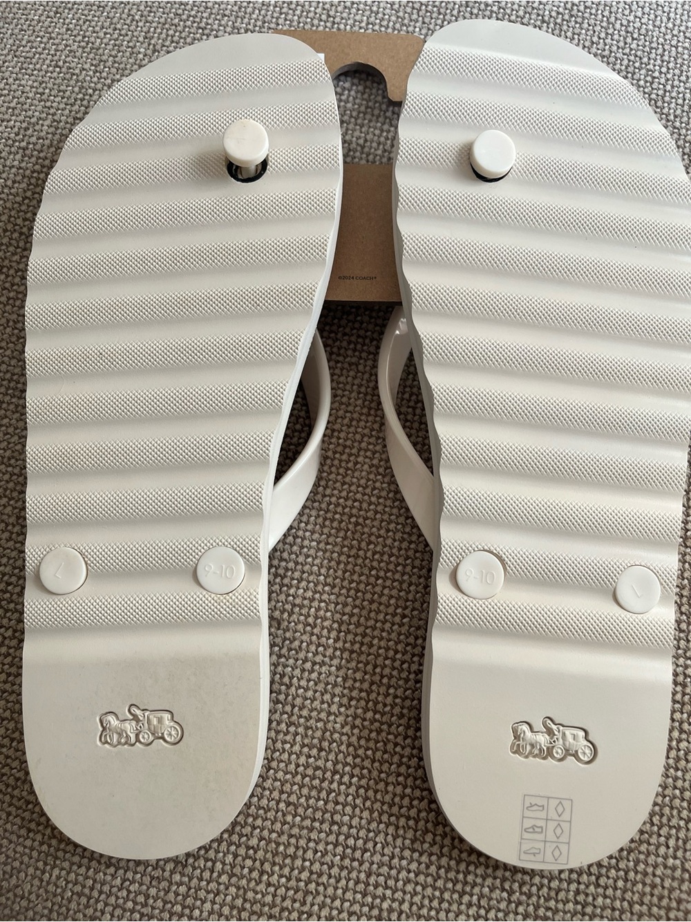 Coach NWT Zayn Strawberry Chalk flip flops size 9 - Picture 5 of 9